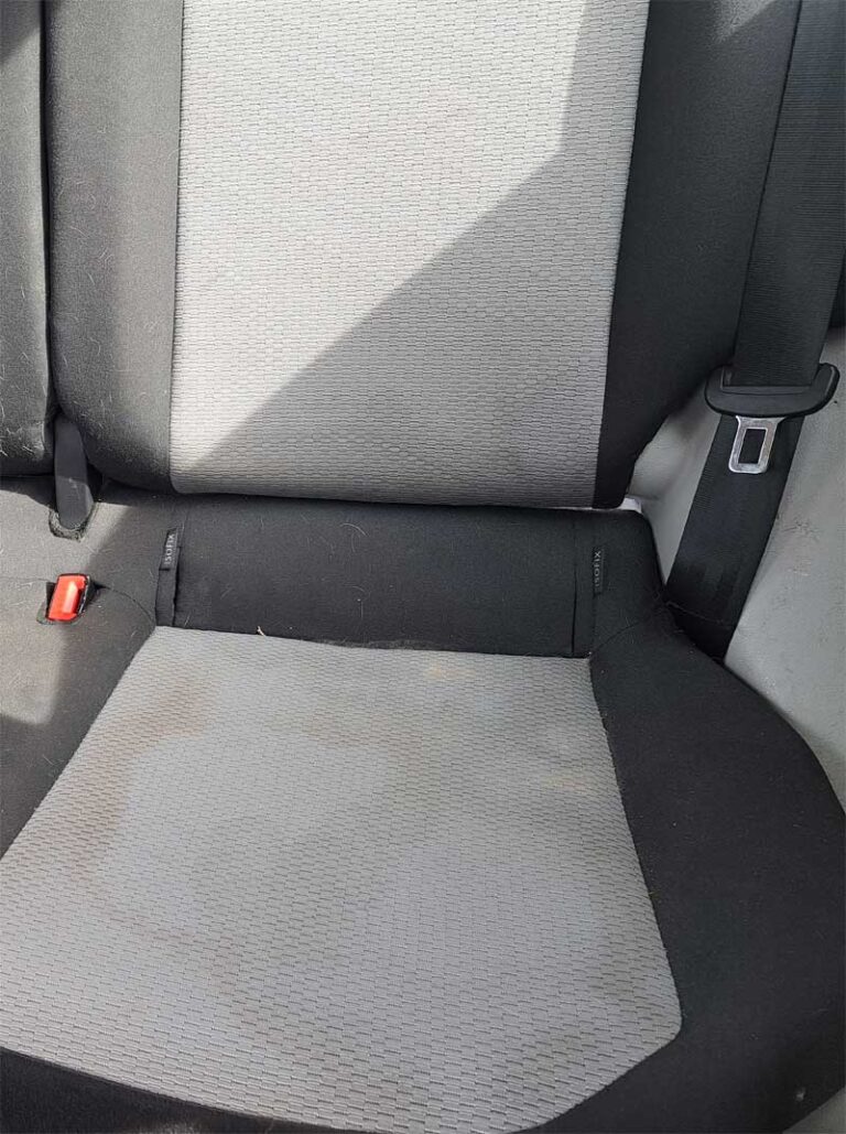 Bilsæde før rensning